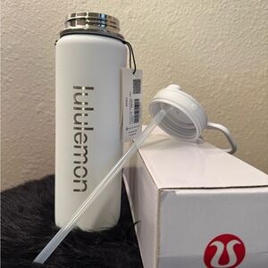 Lululemon White Water Bottle 24 oz straw Lid
NOT FOR SALE